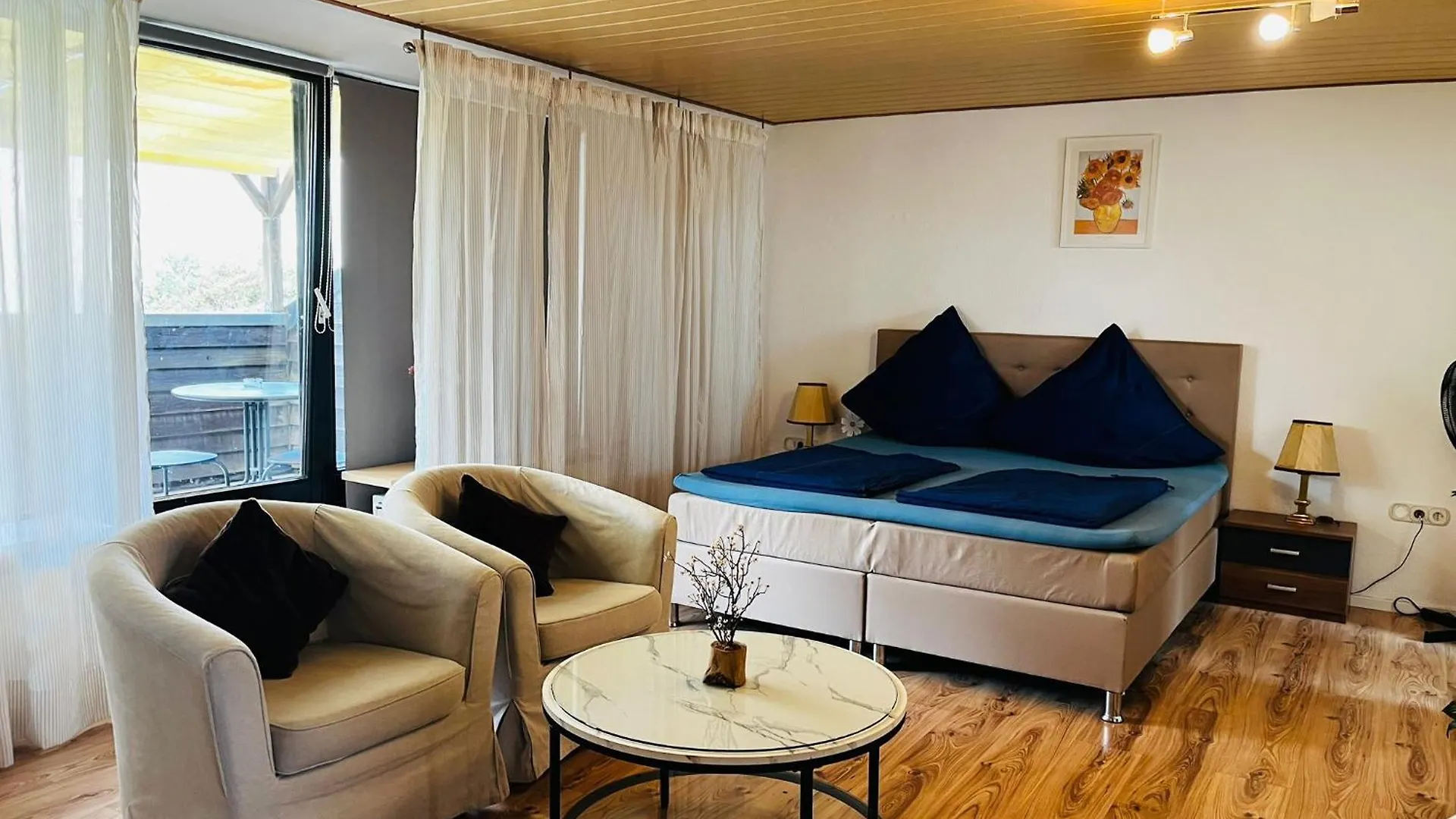 Private Studio Apartment With Balcony In Dortmund-Brackel contacts